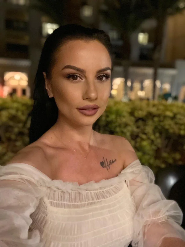 Profile picture of Nina for the selfie escort gallery 