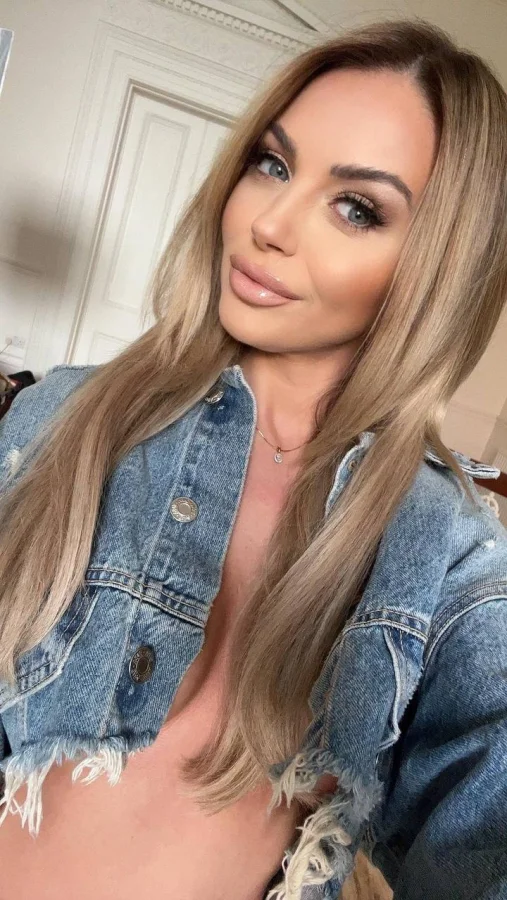 A selfie of a very beautiful blonde lady wearing a denim jacket 