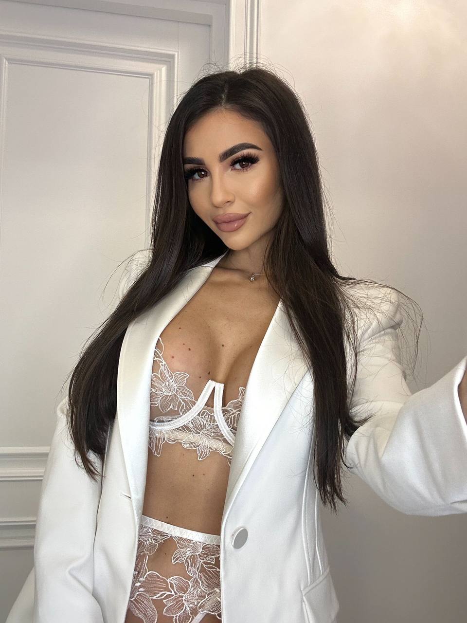 Kaisa is looking very sexy in a white blazer and a white bra 