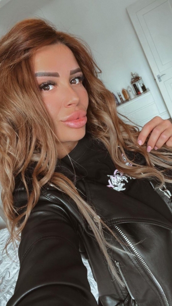 A very close up selfie of a sexy escort with very sexy lips 