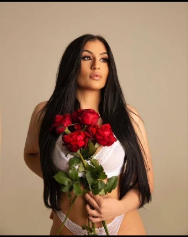 Riris profile picture at this London escort agency 