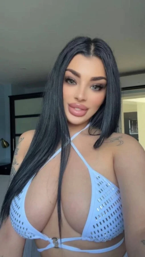Salmas selfie gallery profile picture 