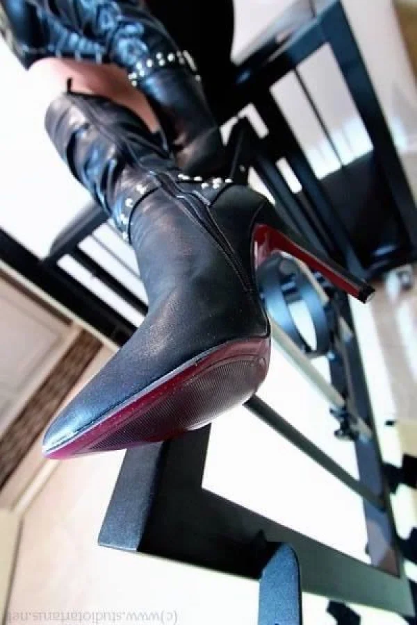 Mistress is waiting for you to lick her heels 