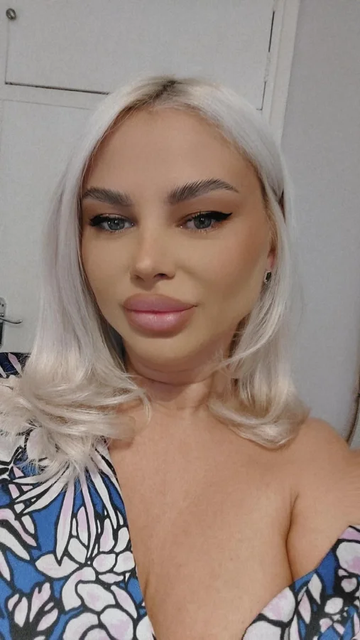 Karina is showing off her blowjob lips in this selfie 