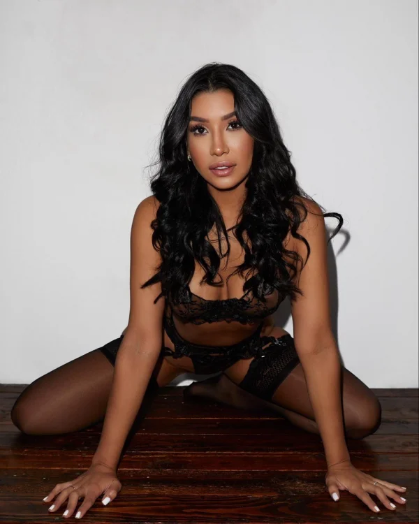 Wearing sexy black lingerie Marley is posing on the floor 