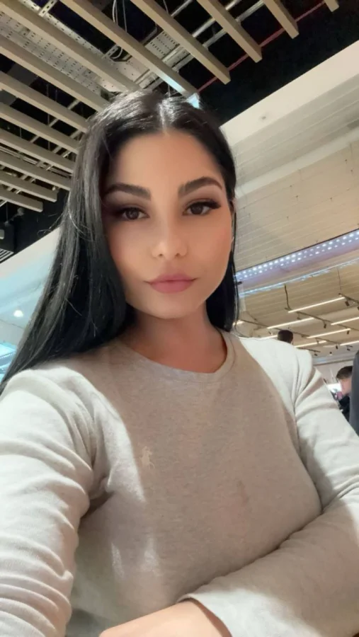 Selfie photo of a very sexy brunette escort 