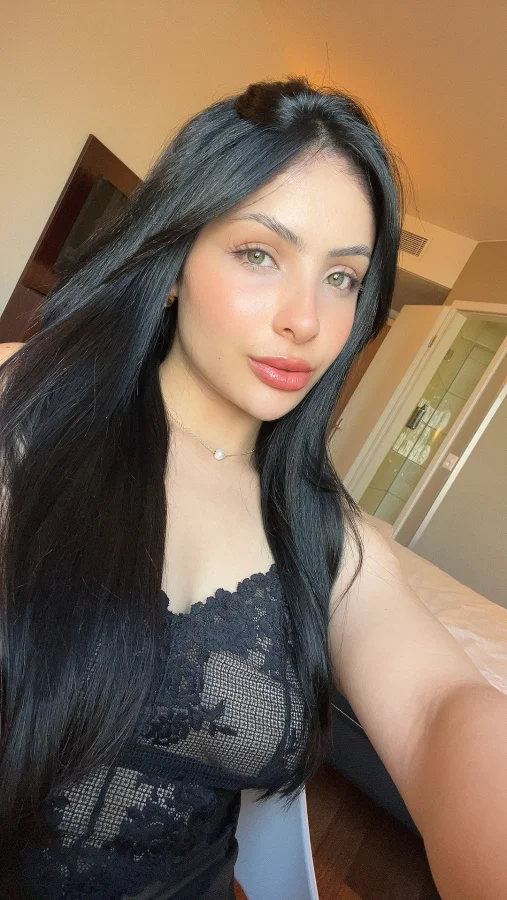 Selfie gallery profile picture of Perla at this escort agency 