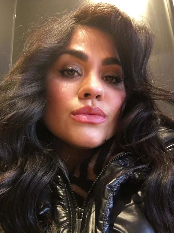 In this selfie Brenda is showing off her perfect blowjob lips 