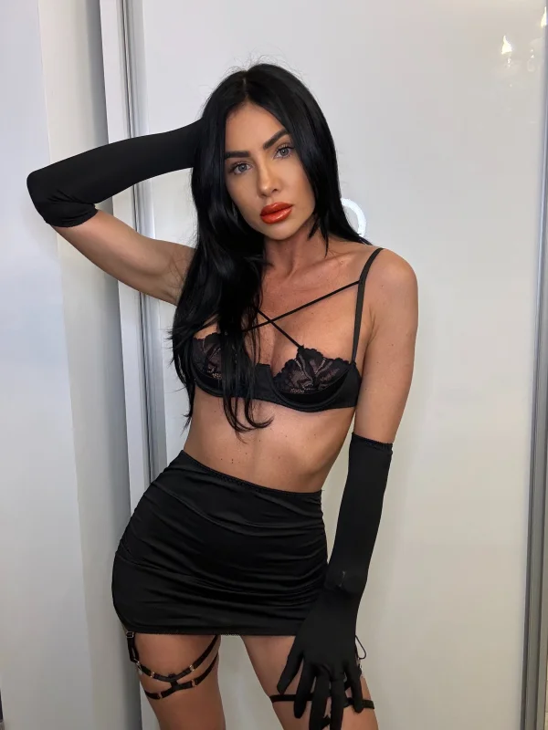 London escort selfie of Angye 