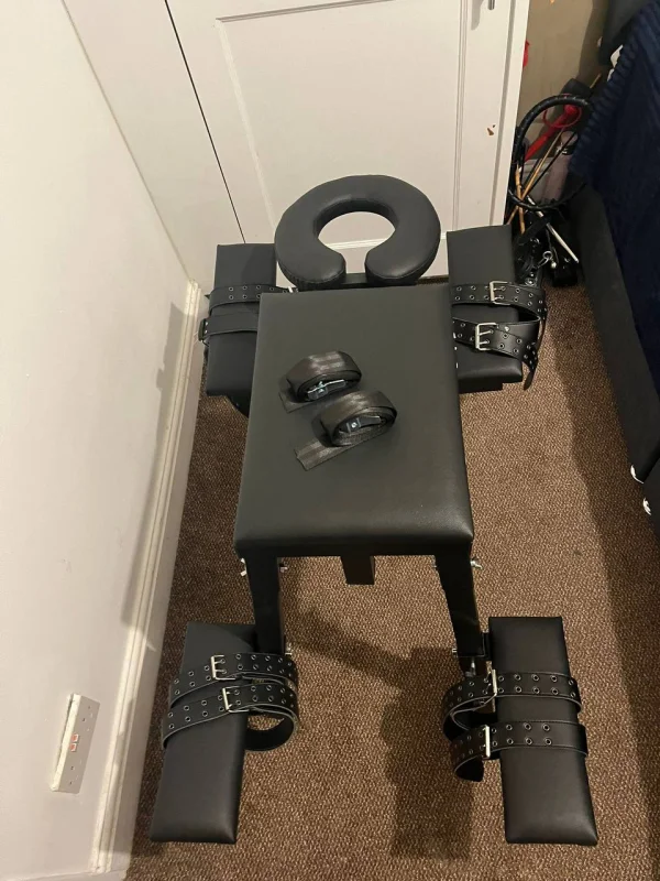 A bench used to strap subs down to 