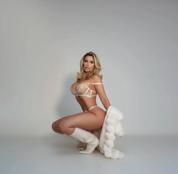 Fashion-inspired studio portrait highlighting Munik’s elegant curves