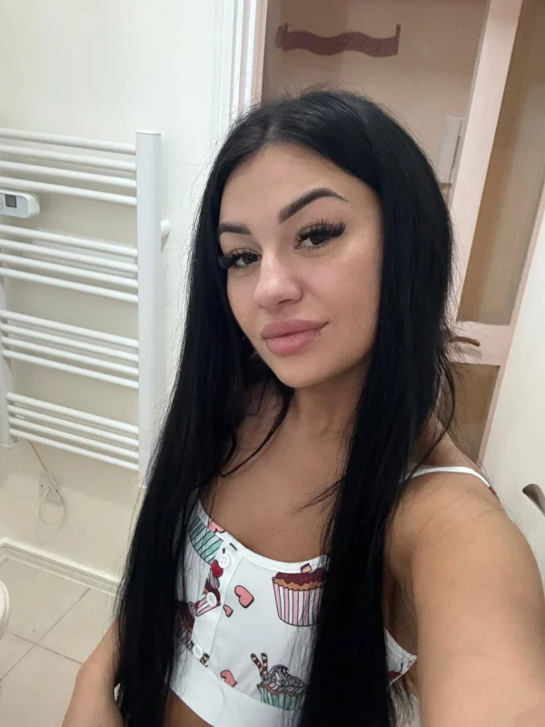 Ella-Jane without makeup 